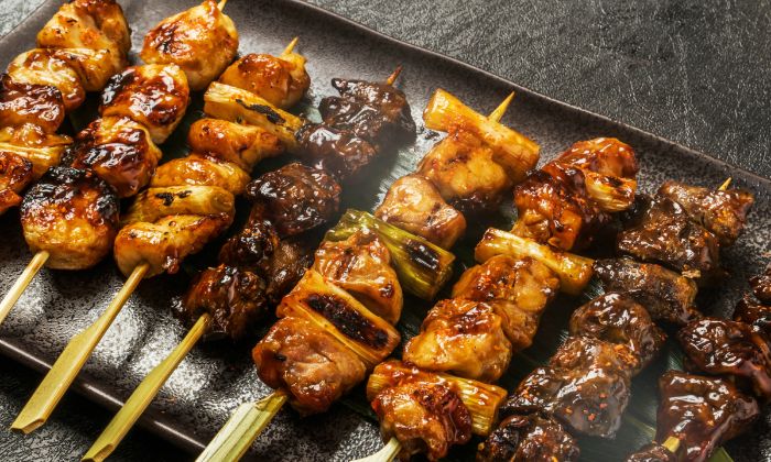 Kinh nghiệm du lịch Nhật Bản tháng 5 - Món gà Yakitori nhắm rượu vô cùng ngon
