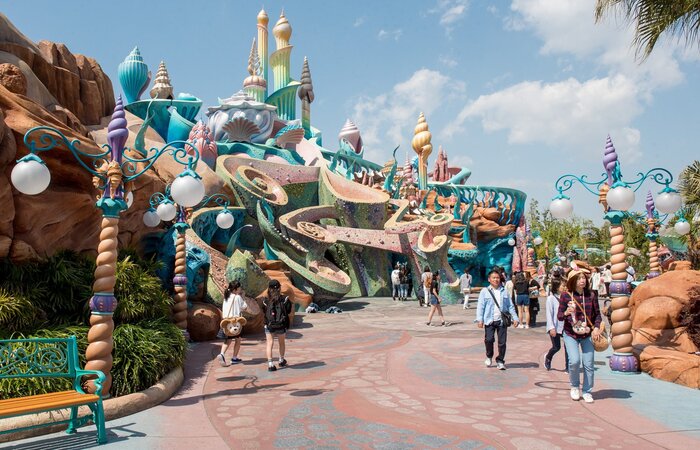 Kinh nghiệm du lịch Nhật Bản mùa hè - Công viên giải trí Tokyo Disneyland có nhiều trò chơi thú vị và độc đáo