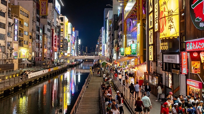 Khung cảnh về đêm phố Shinsaibashi