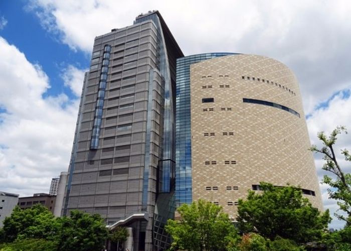 Bảo tàng lịch sử cạnh lâu đài Osaka