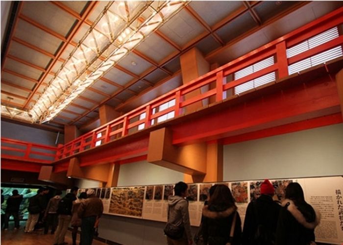 Khu vực trưng bày của lâu đài Osaka