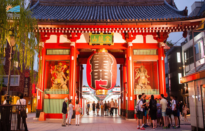 Chùa Asakusa Kannon - Du khách có thể nhìn thấy nét độc đáo của cổng này khi đến tham quan chùa Asakusa
