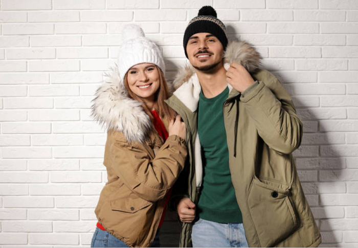Bạn cần mang theo chiếc áo khoác thật ấm để chống lại cái lạnh của mùa đông Nhật Bản - trang phục khi đi du lịch Nhật Bản