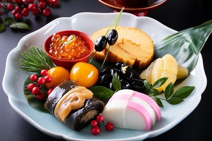 Kohaku Kamaboko đỏ trắng tượng trưng may mắn đầu năm. Nguồn: mitsuwa_marketplace