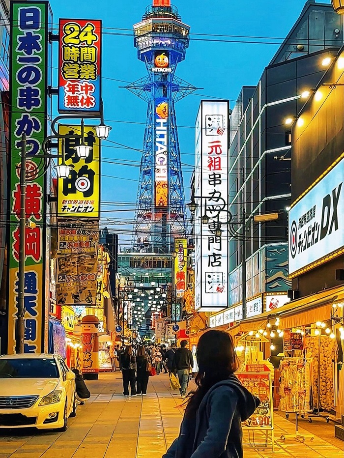 Tháp Tsutenkaku biểu tượng kiêu hãnh của khu phố cổ Shinsekai. Nguồn: jiehui_ho
