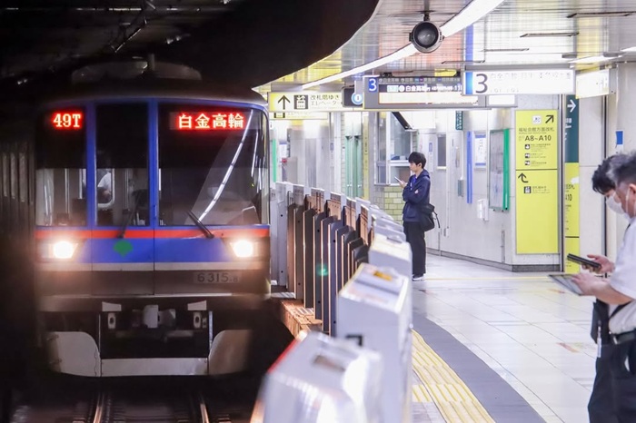 Tìm hiểu quy tắc tàu điện trong văn hóa giao thông ở Nhật. yoshihiro_zeronine