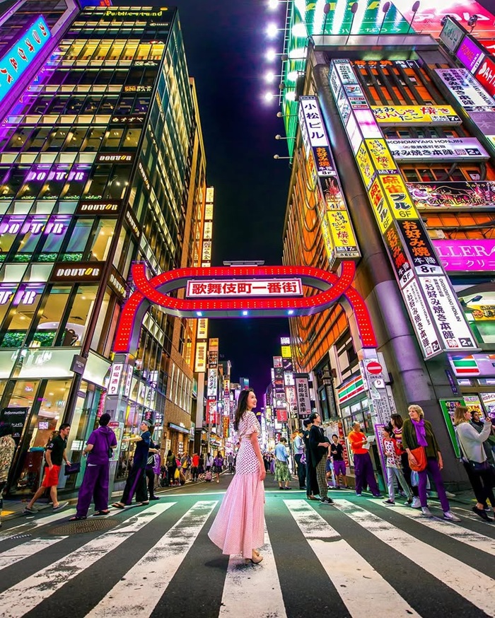Kabukicho phố đèn đỏ nằm ngay quận Shinjuku sầm uất của Nhật Bản. Nguồn: kyoko1903