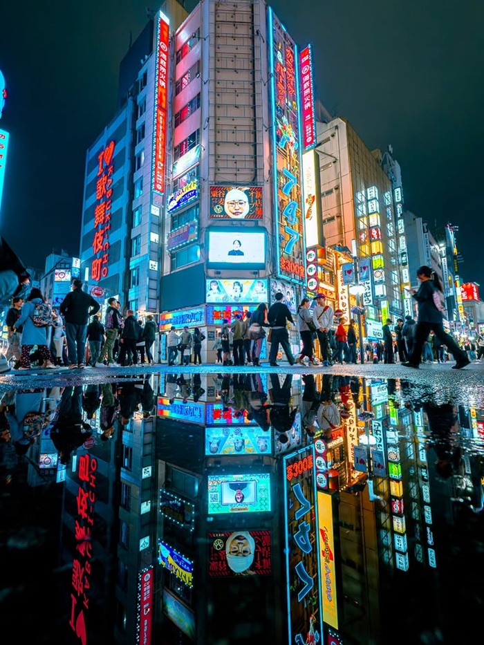 Vẻ đẹp lung linh của phố đèn đỏ kabukicho dưới ánh đèn neon. Nguồn: nabephoto_tokyo