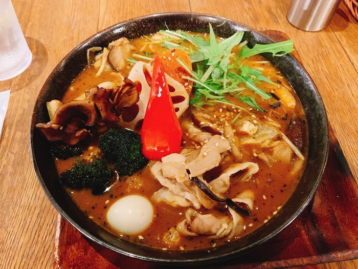 Ăn gì ở Hokkaido? Thưởng thức Súp cà ri cay nồng nấu từ thảo mộc tự nhiên. Nguồn: sylvia_yrc