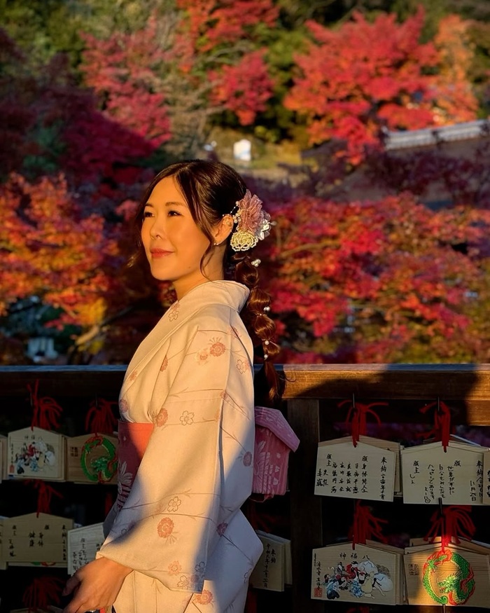 Chiêm ngưỡng ngôi chùa Kiyomizu-dera ẩn mình giữa những tán phong đỏ rực. Nguồn: fanclfang