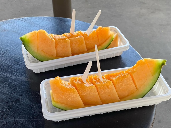 Thưởng thức trái cây dưa lưới Furano Melon tươi ngon tại nông trại. Nguồn: haruhiko.ikeda_61