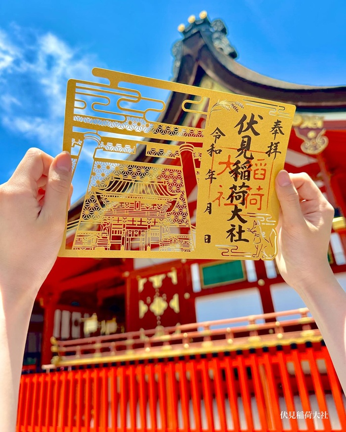 Nét đẹp văn hóa cầu bình an và xin bùa may mắn tại đền Fushimi Inari. Nguồn: fushimiinaritaisha_official