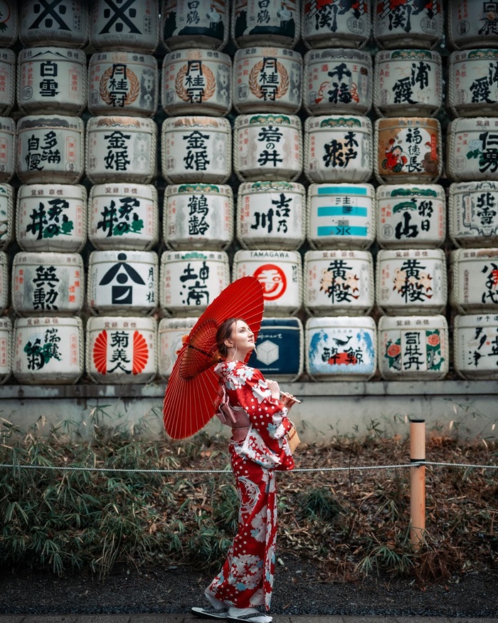 Đền Meiji Jingu một trong những nơi nên đi ở Tokyo mà du khách không nên bỏ qua. Nguồn: liana_scott_