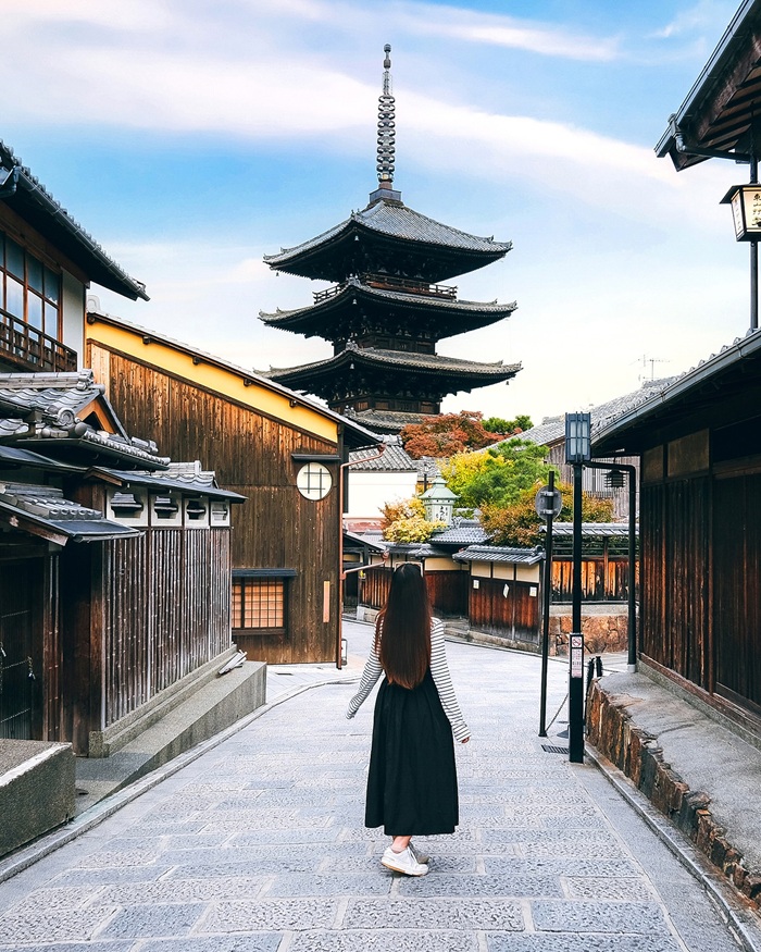 Cảnh sắc thiên nhiên hòa quyện hoàn hảo cùng nét đẹp cổ kính ở Kyoto. Nguồn: movearound_journey