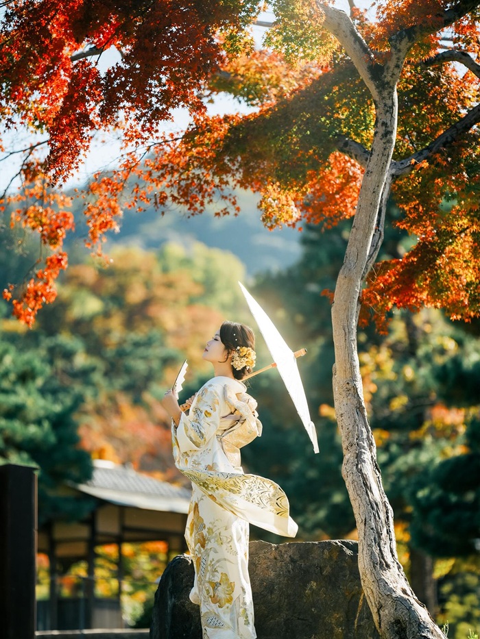 Đắm chìm trong khung cảnh lá đỏ vào mùa thu Kyoto. Nguồn: unazuki_ki