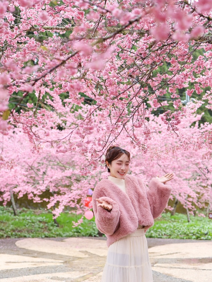 Lựa chọn trang phục kiểu nhiều lớp để điều chỉnh theo nhiệt độ khi trải nghiệm Hokkaido mùa hoa anh đào. Nguồn: hsuantzu_1997