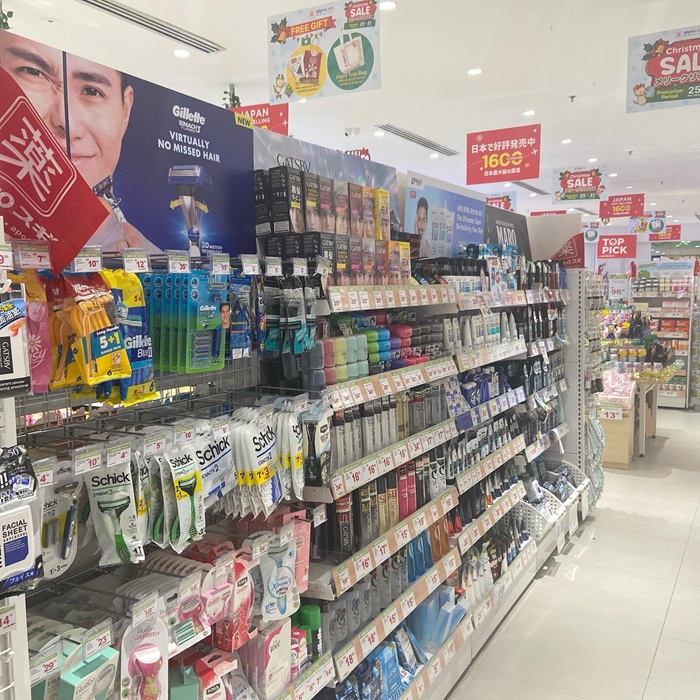 Cửa hàng Sugi Drug Shinsaibashi cung cấp đa dạng sản phẩm làm đẹp. Nguồn: panda.co.jb