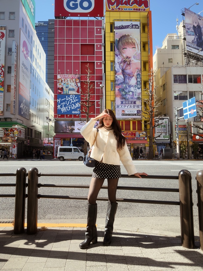 Các tòa nhà rực rỡ hình ảnh anime tại khu phố Akihabara. Nguồn: amebeverly