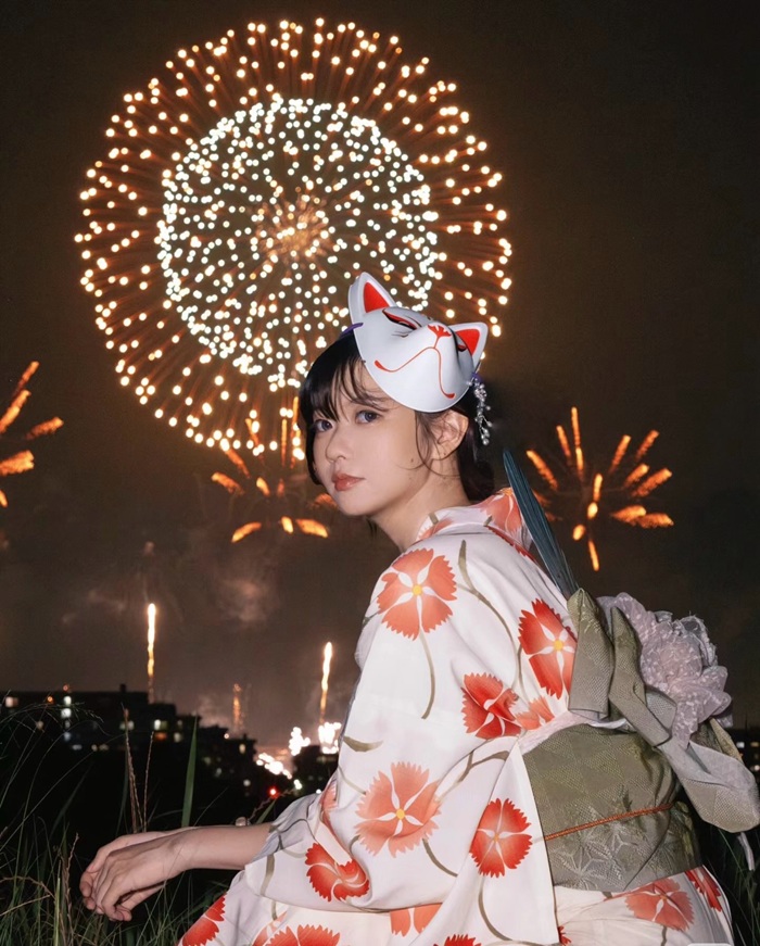 Trải nghiệm ngắm pháo hoa rực rỡ mùa hè tại thủ đô Tokyo. Nguồn: kimono_rental_ann