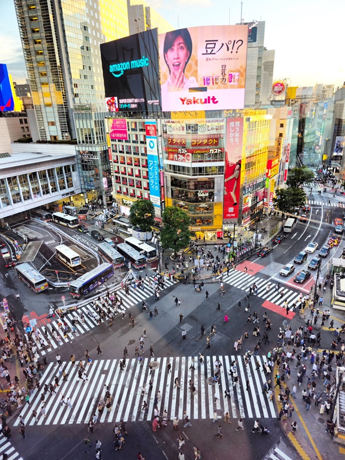 Ngắm nhìn nhịp sống hiện đại tại giao lộ Shibuya Crossing nổi tiếng. Nguồn: iness.happiness