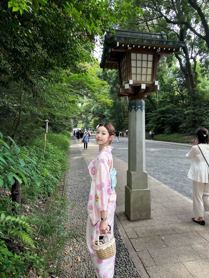 Trải nghiệm không gian thanh bình tại đền Meiji Jingu nổi tiếng. Nguồn: 173_ramj và zoxune