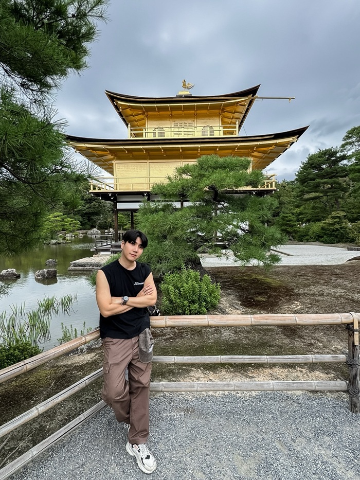 Tận hưởng không gian thanh tĩnh tuyệt vời tại Chùa Vàng Kyoto. Nguồn: monkkeyxoxo