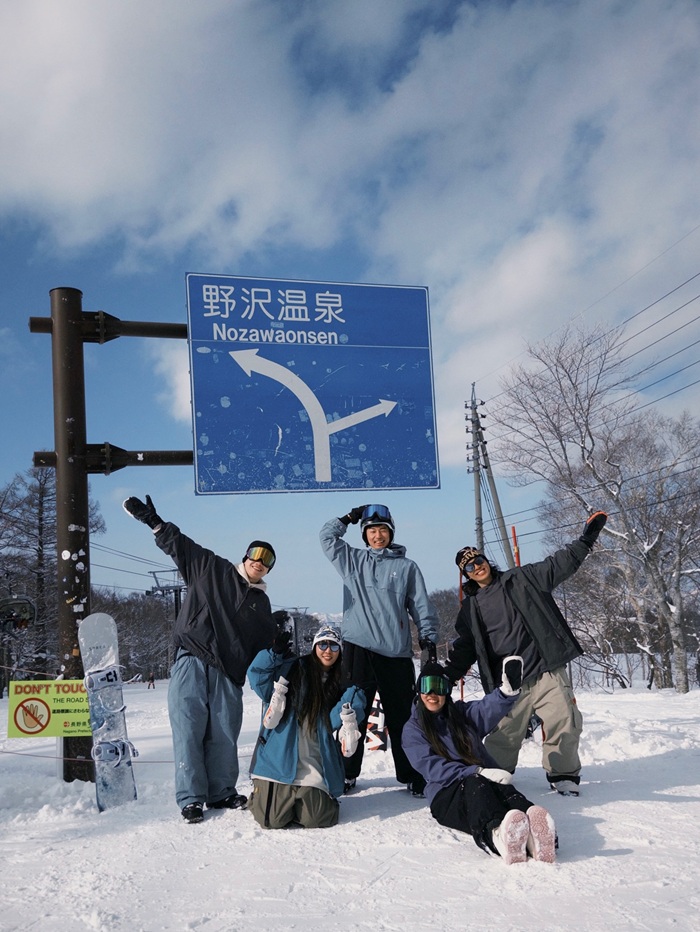 Trượt tuyết ở Nozawa Onsen Nhật Bản kết hợp tắm suối nước nóng truyền thống Nguồn: twosmallmouth
