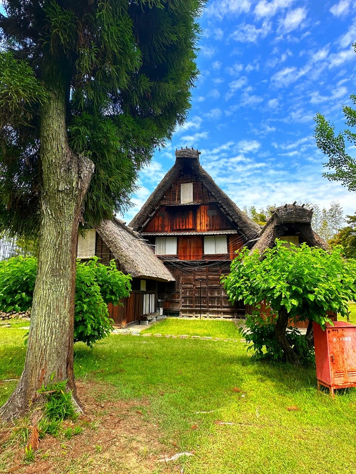 Du khách nên chọn mùa xuân và mùa thu cho chuyến tham quan các làng cổ Osaka. Nguồn: asa_chann_